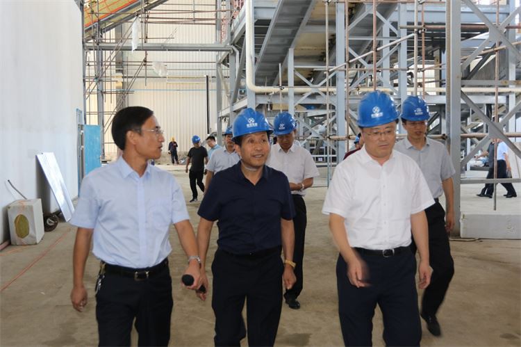Enam pemimpin utama distrik mengawasi kemajuan konstruksi proyek Xingang Supe...